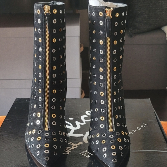 **HP** ALICE + OLIVIA Boots - Picture 4 of 11